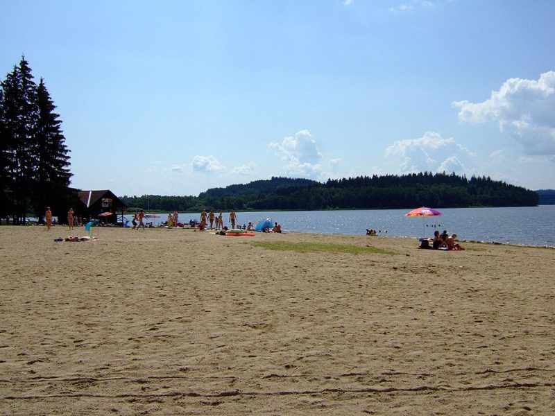 Strand von Horní Planá: Sand, Baden und Familienzeit am Lipno-See