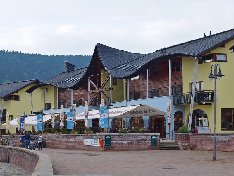 Aquaworld Lipno: Familienbad mit Seeblick für Regentage
