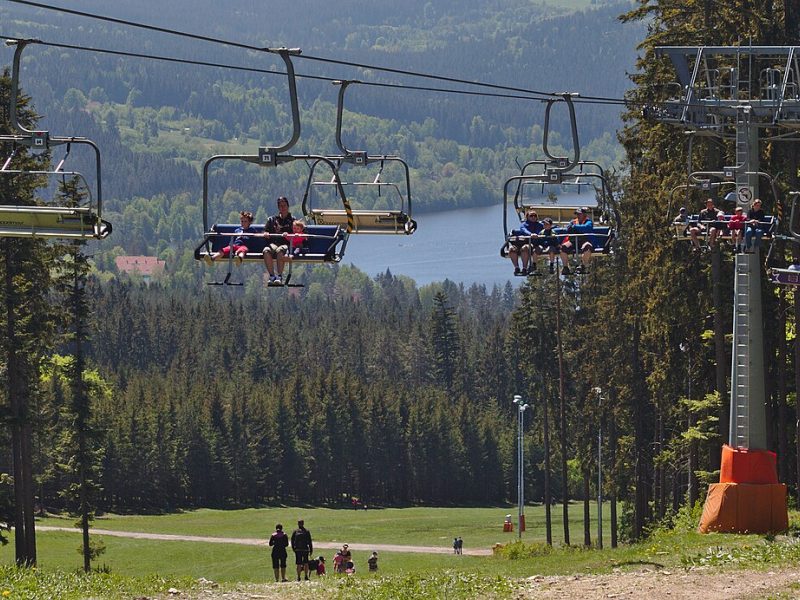 Seilbahn Kramolín: Bequem hinauf mit weitem Blick über Lipno