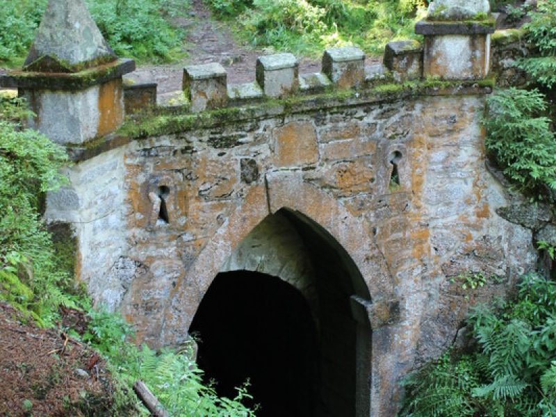 Hirschbergen-Tunnel bei Jelení Vrchy: Durch den Berg mit dem Schwemmkanal