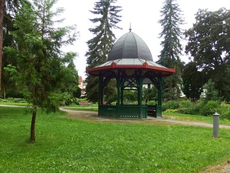 Stadtpark Český Krumlov: Grüne Pause am Ufer der Moldau