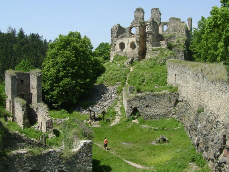 Dívčí Kámen: Abenteuerliche Burgruine über der Moldau