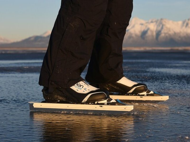 Nordic Skating am Lipno: Mit langen Kufen über das Natureis