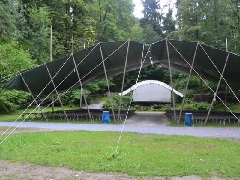 Passionsspielstätte Hořice na Šumavě: Theatergeschichte im Wald