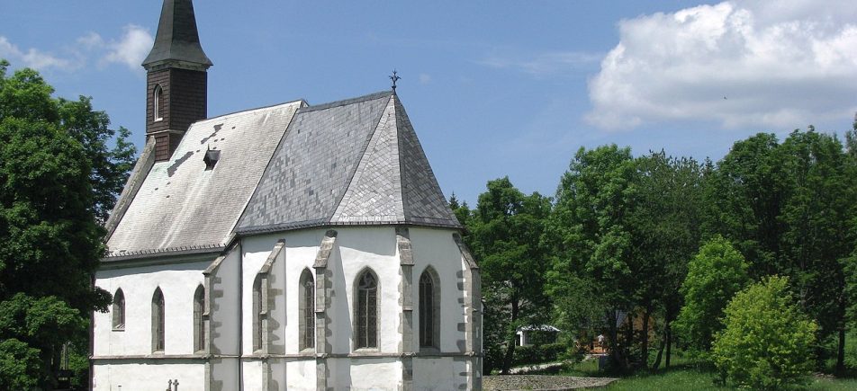 Svatý Tomáš: stille Bergsiedlung und gotische Kirche im Böhmerwald