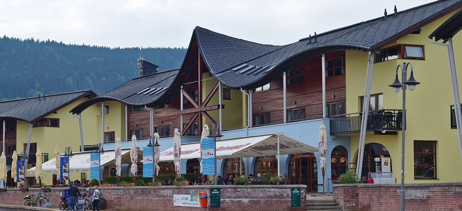Aquaworld Lipno: Familienbad mit Seeblick für Regentage