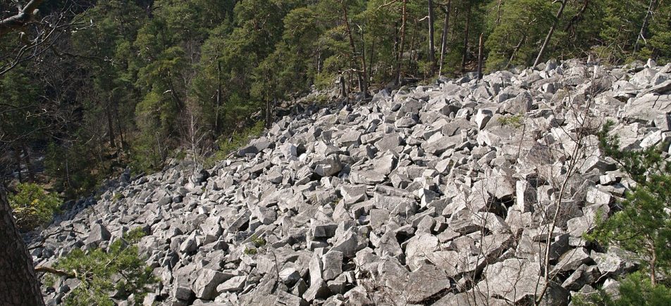 Čertova stěna: Das wilde Felsenmeer über der Moldau