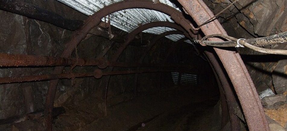 Graphitbergwerk Český Krumlov: Mit dem Grubenzug unter die Erde