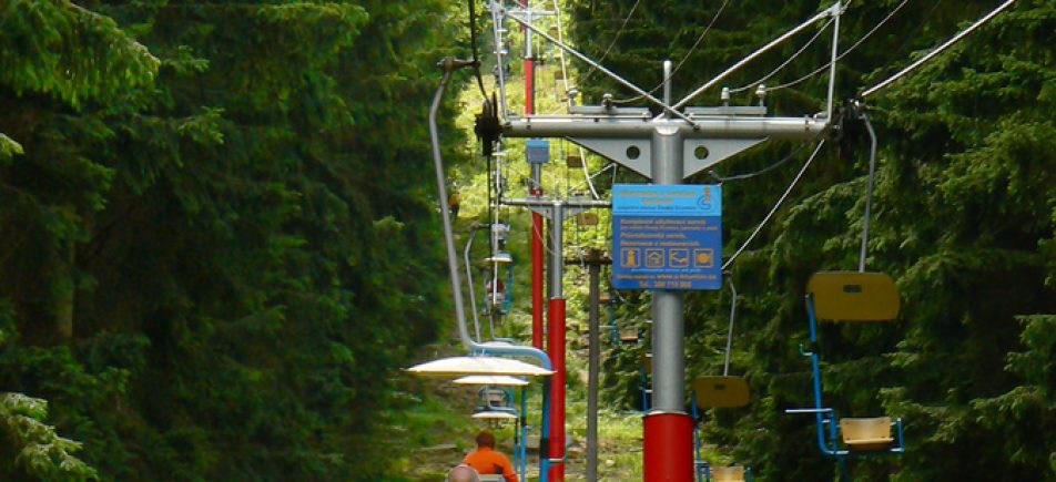 Sesselbahn Krasetín–Kleť: Schwebend auf den höchsten Gipfel