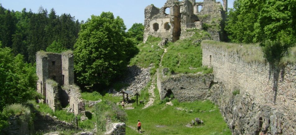 Dívčí Kámen: Abenteuerliche Burgruine über der Moldau