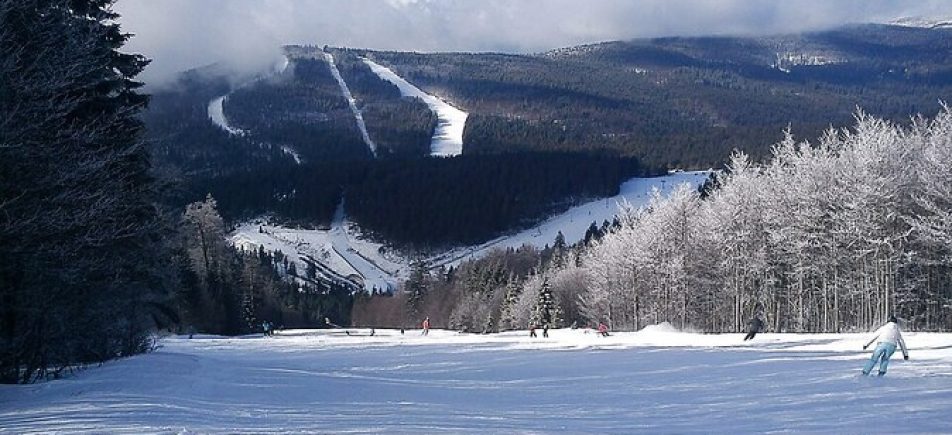 Hochficht im Winter: Familienskifahren nahe Lipno