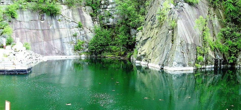 Steinwelten Hauzenberg: Spaziergang durch den alten Granitbruch