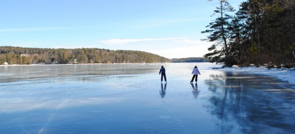 Lipno-Eisstraße: Schlittschuhlaufen auf dem zugefrorenen See