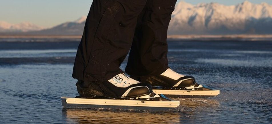 Nordic Skating am Lipno: Mit langen Kufen über das Natureis