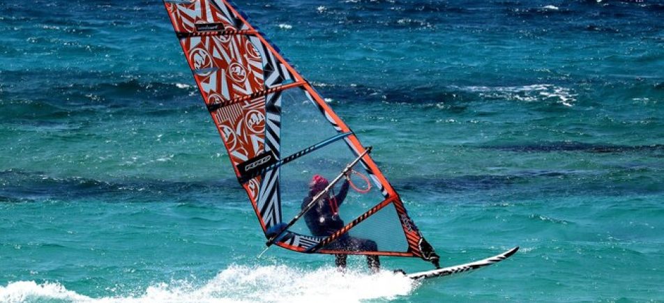 Windsurfen am Lipno: Kurse und Verleih in Černá v Pošumaví