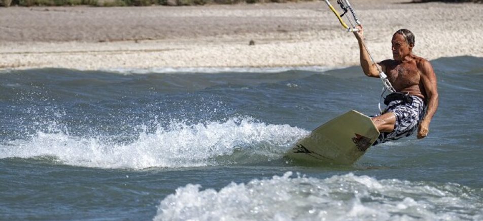 Kitesurfen am Lipno: Wind, Wasser und sichere erste Schritte